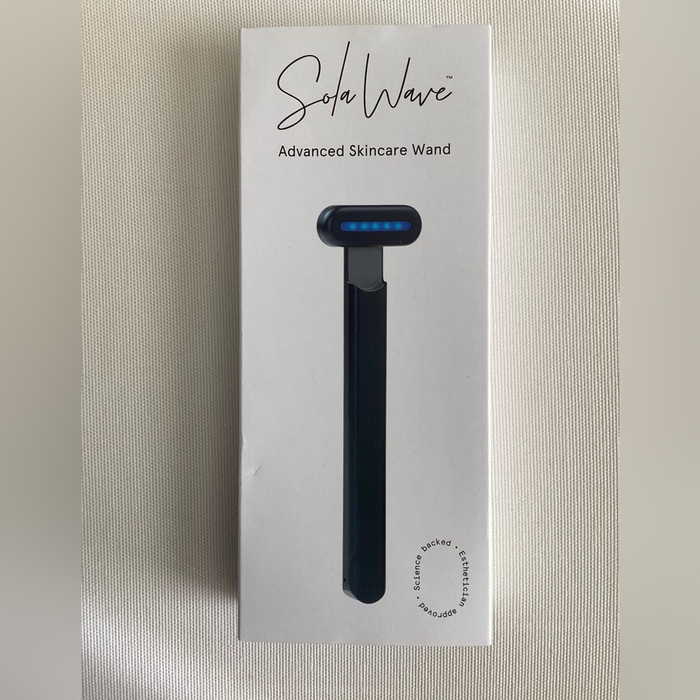 Solawave bluelight therapy wand NEW